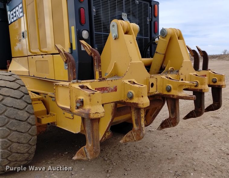 image for item DQ6007 2011 John Deere 772G motor grader