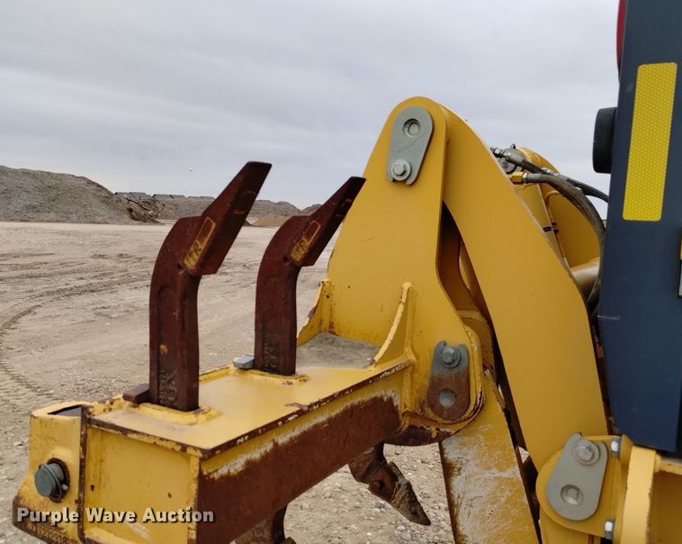 image for item DQ6007 2011 John Deere 772G motor grader