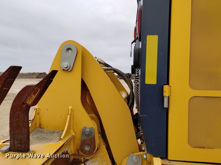 image for item DQ6007 2011 John Deere 772G motor grader