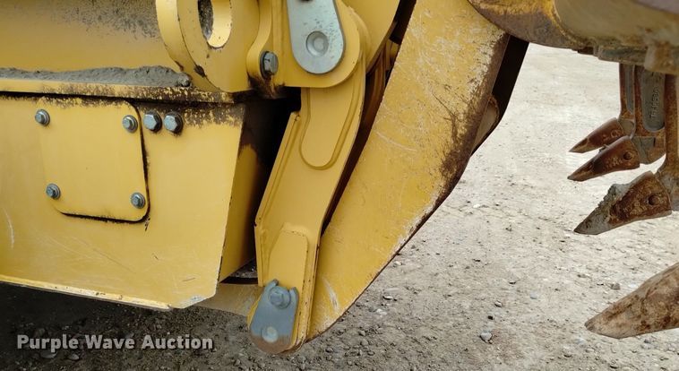 image for item DQ6007 2011 John Deere 772G motor grader