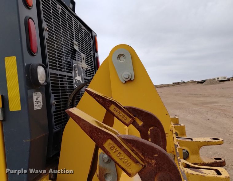 image for item DQ6007 2011 John Deere 772G motor grader