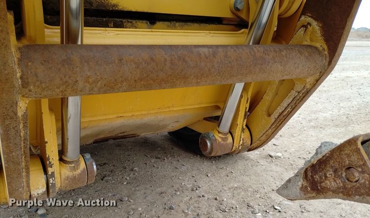 image for item DQ6007 2011 John Deere 772G motor grader