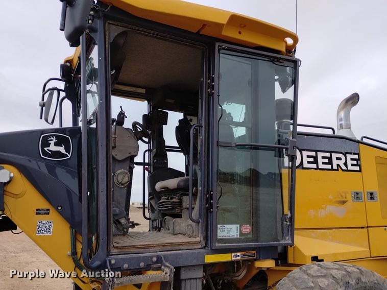 image for item DQ6007 2011 John Deere 772G motor grader