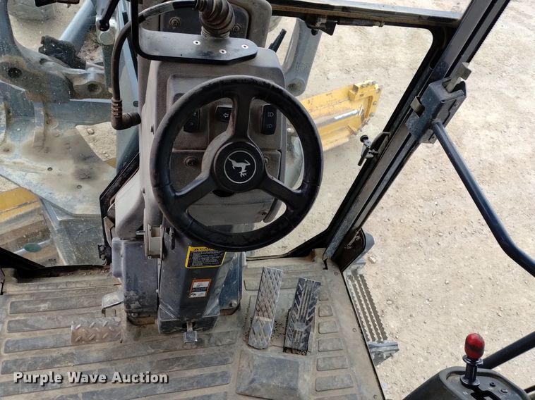 image for item DQ6007 2011 John Deere 772G motor grader