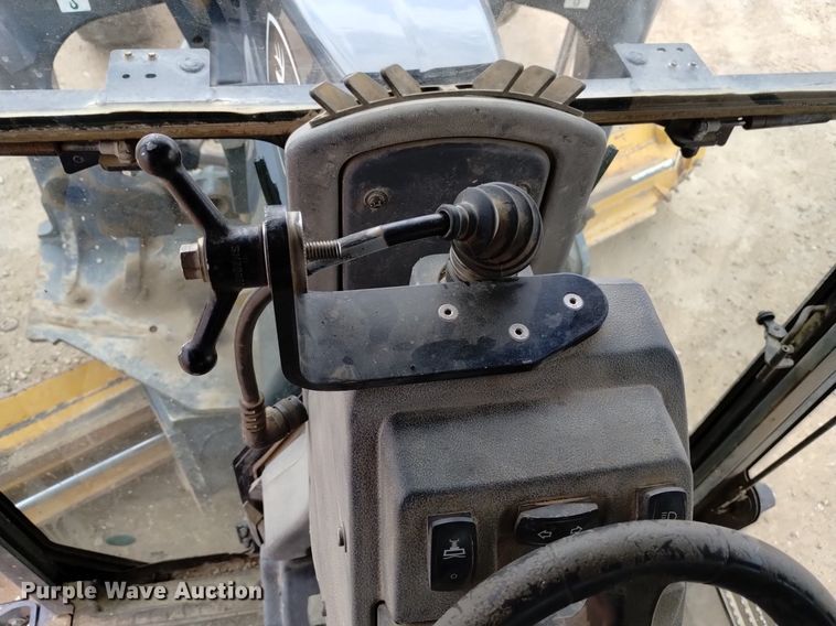 image for item DQ6007 2011 John Deere 772G motor grader