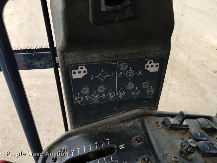 image for item DQ6007 2011 John Deere 772G motor grader