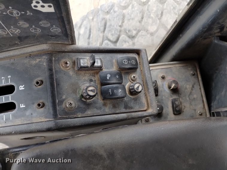 image for item DQ6007 2011 John Deere 772G motor grader