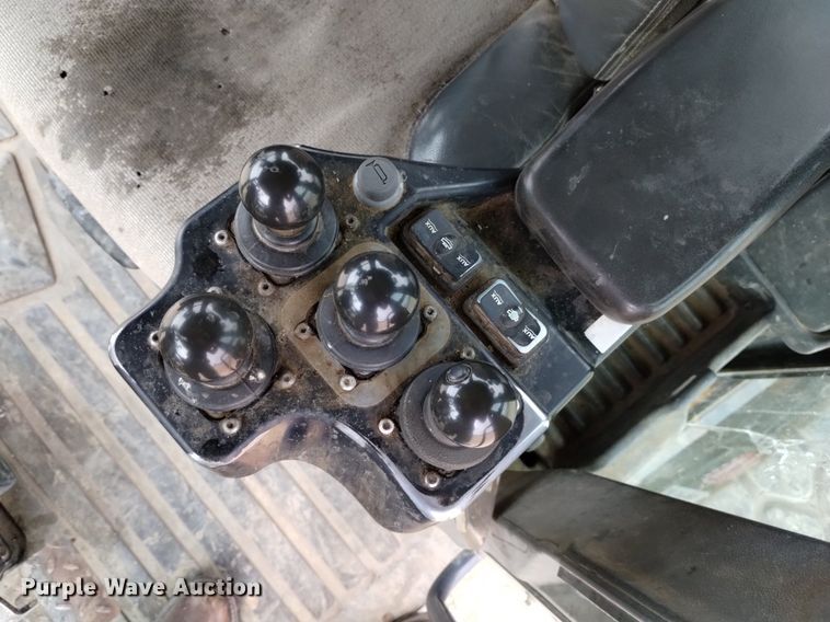 image for item DQ6007 2011 John Deere 772G motor grader