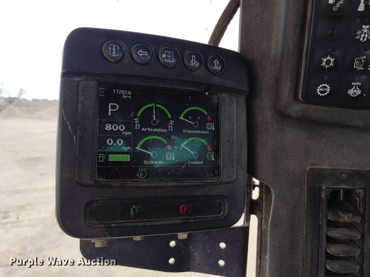 image for item DQ6007 2011 John Deere 772G motor grader