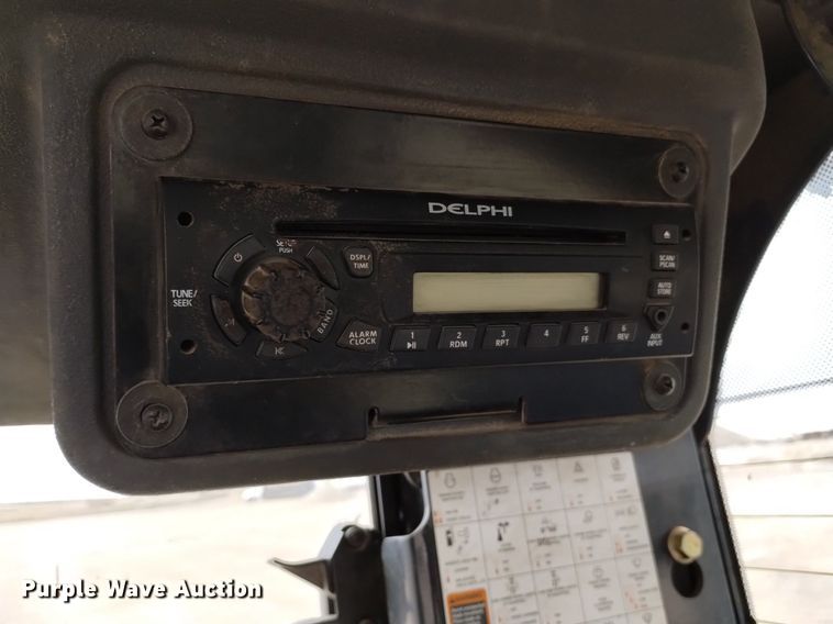 image for item DQ6007 2011 John Deere 772G motor grader