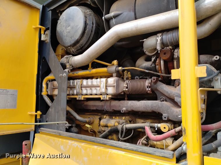 image for item DQ6007 2011 John Deere 772G motor grader