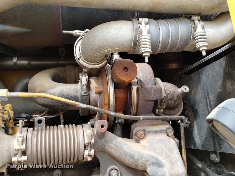 image for item DQ6007 2011 John Deere 772G motor grader