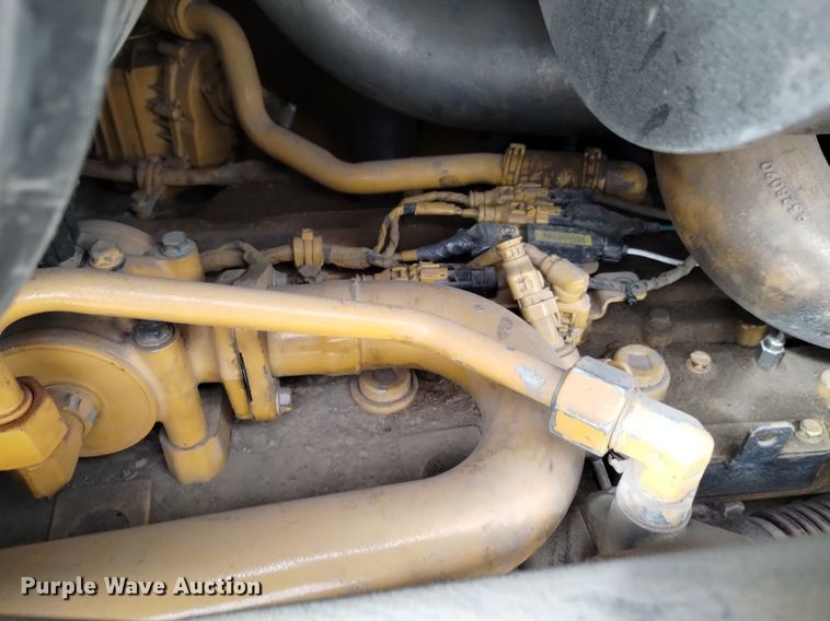 image for item DQ6007 2011 John Deere 772G motor grader