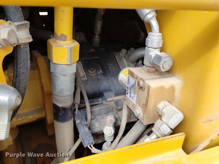 image for item DQ6007 2011 John Deere 772G motor grader