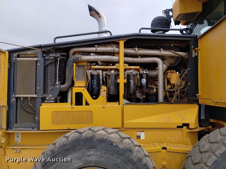 image for item DQ6007 2011 John Deere 772G motor grader