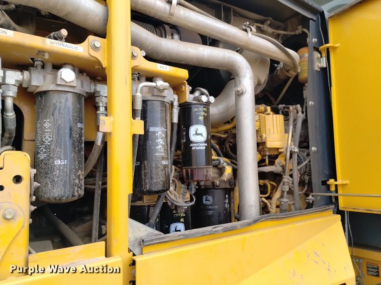 image for item DQ6007 2011 John Deere 772G motor grader