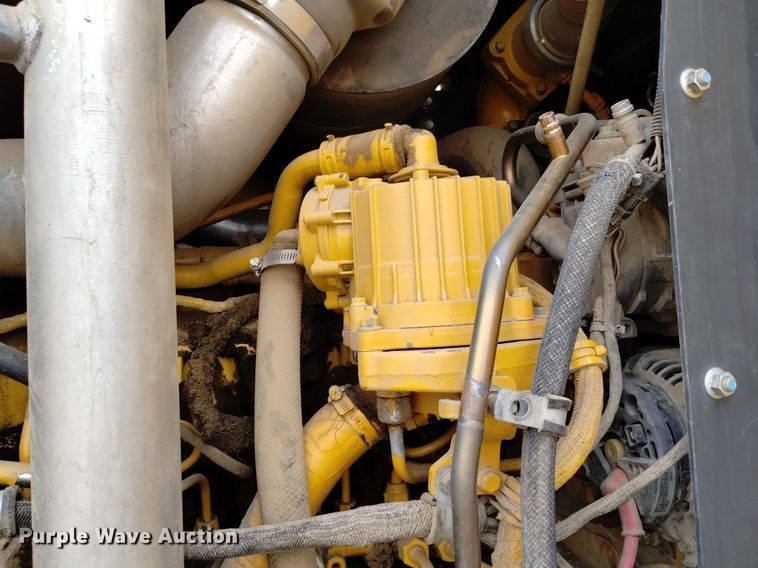 image for item DQ6007 2011 John Deere 772G motor grader