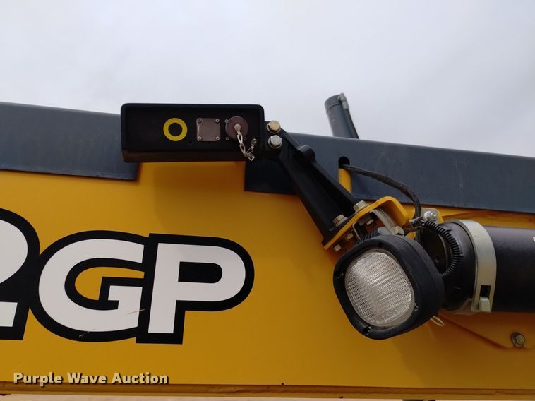 image for item DQ6007 2011 John Deere 772G motor grader