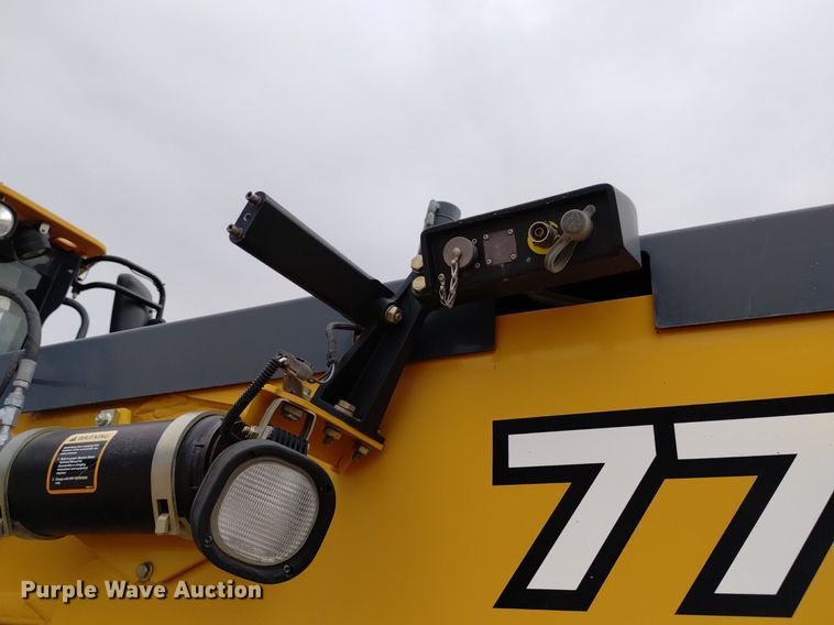 image for item DQ6007 2011 John Deere 772G motor grader