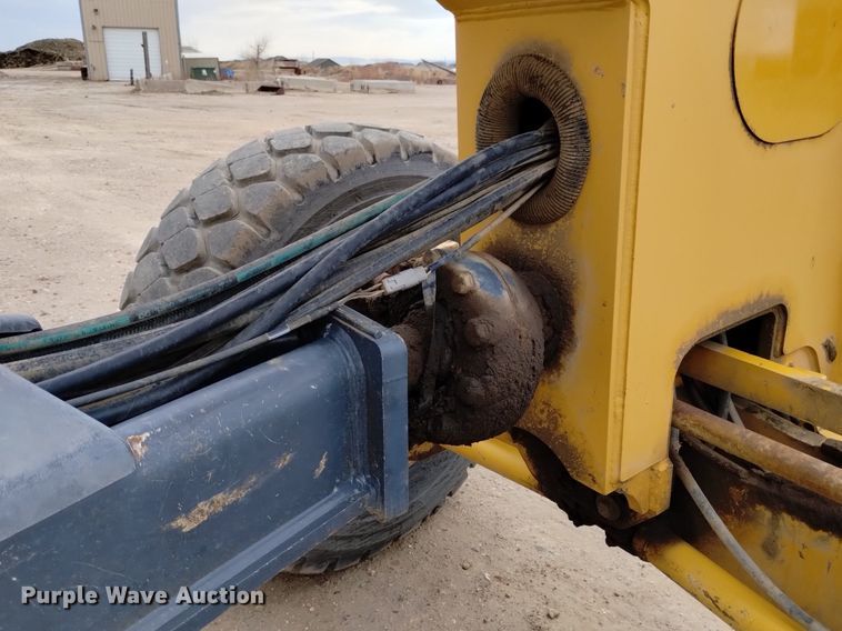 image for item DQ6007 2011 John Deere 772G motor grader