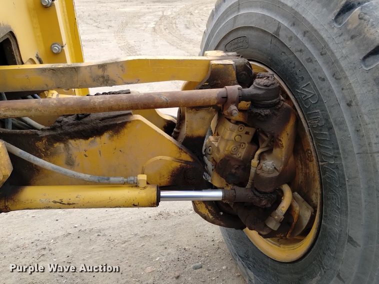 image for item DQ6007 2011 John Deere 772G motor grader