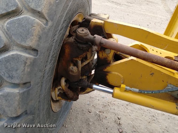 image for item DQ6007 2011 John Deere 772G motor grader