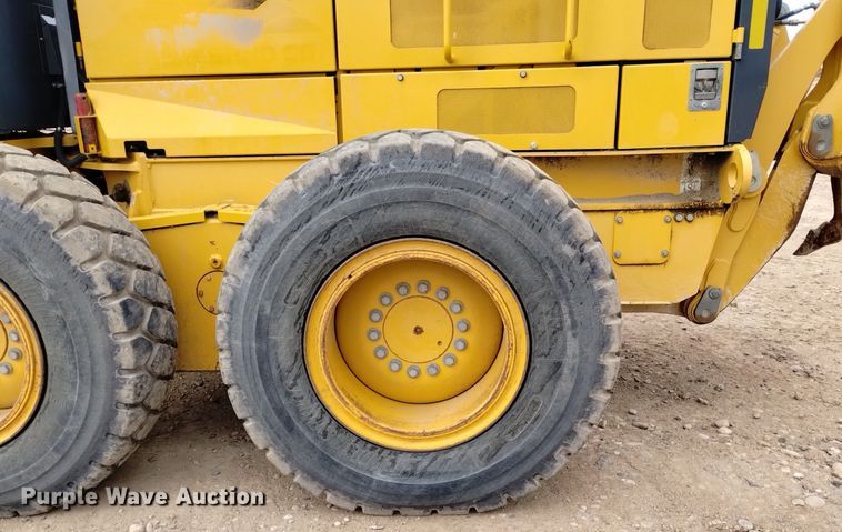 image for item DQ6007 2011 John Deere 772G motor grader