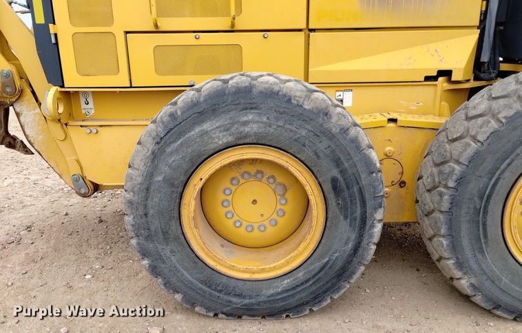 image for item DQ6007 2011 John Deere 772G motor grader