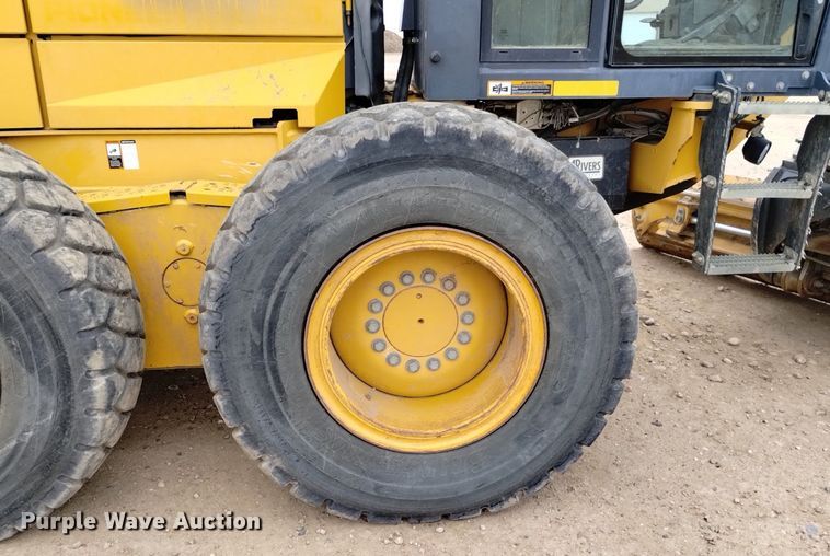 image for item DQ6007 2011 John Deere 772G motor grader