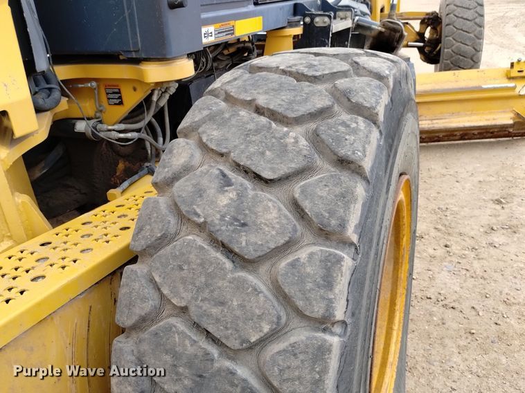 image for item DQ6007 2011 John Deere 772G motor grader