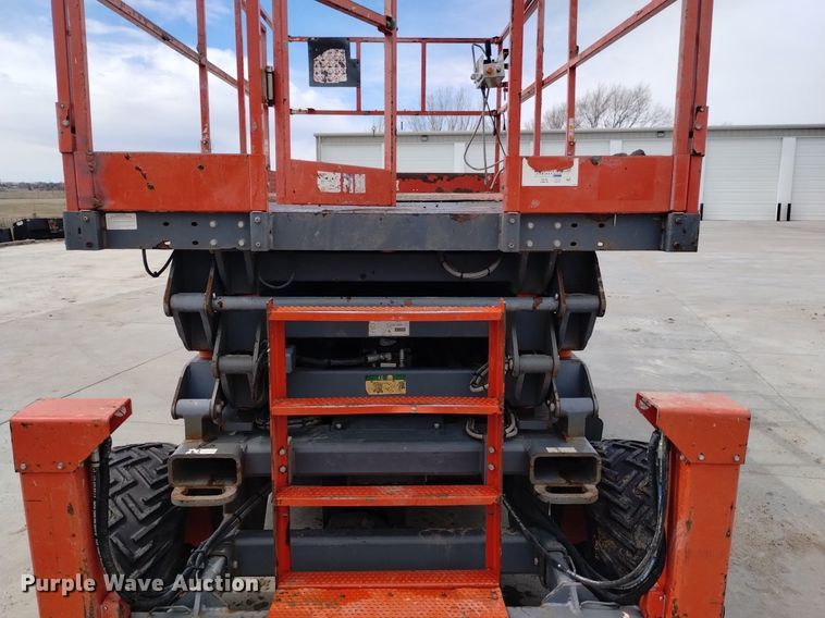 image for item DQ6044 2014 SkyJack SJ 7127 scissor lift