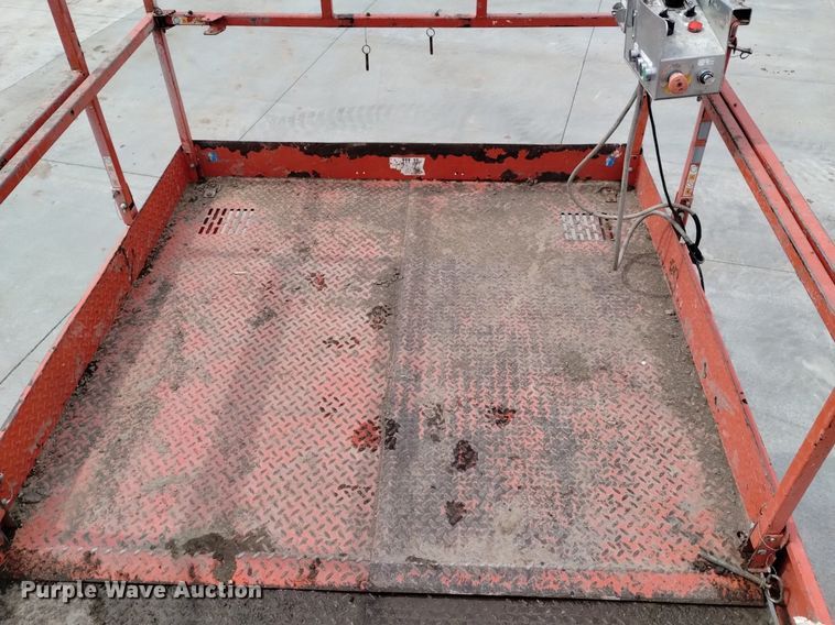 image for item DQ6044 2014 SkyJack SJ 7127 scissor lift