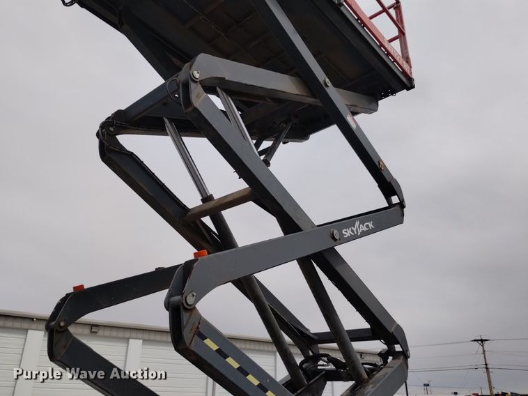 image for item DQ6044 2014 SkyJack SJ 7127 scissor lift
