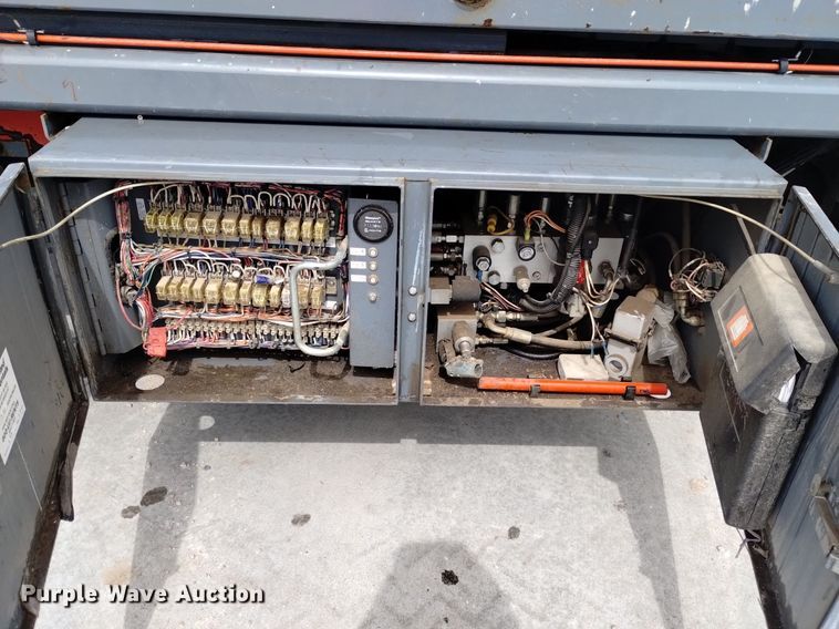 image for item DQ6044 2014 SkyJack SJ 7127 scissor lift