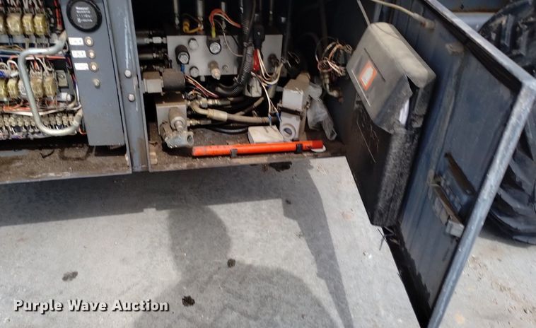 image for item DQ6044 2014 SkyJack SJ 7127 scissor lift