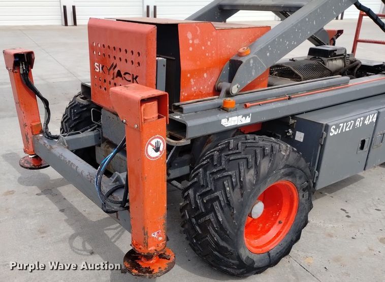 image for item DQ6044 2014 SkyJack SJ 7127 scissor lift