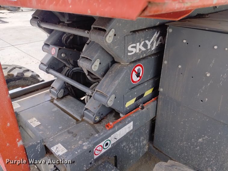 image for item DQ6045 2016 SkyJack SJ 6826RT scissor lift