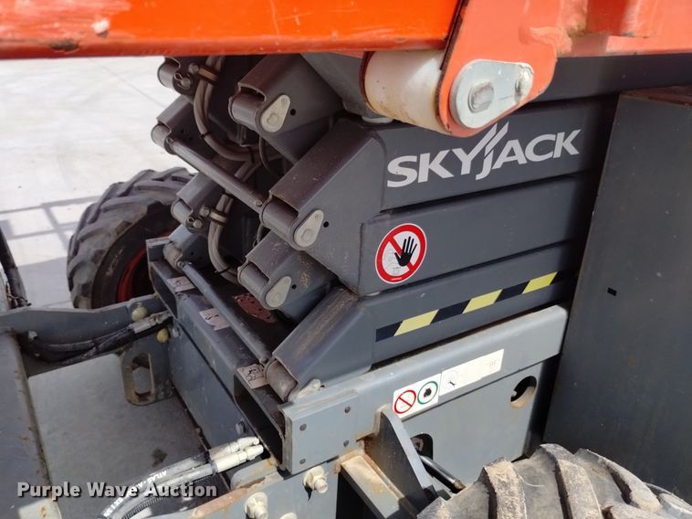 image for item DQ6045 2016 SkyJack SJ 6826RT scissor lift