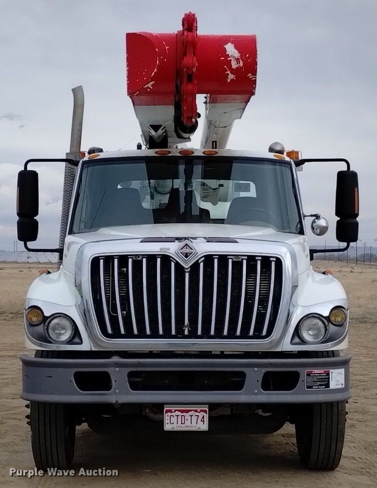 image for item DQ6046 2010 International  WorkStar 7400  bucket truck