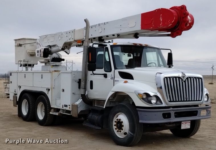image for item DQ6046 2010 International  WorkStar 7400  bucket truck