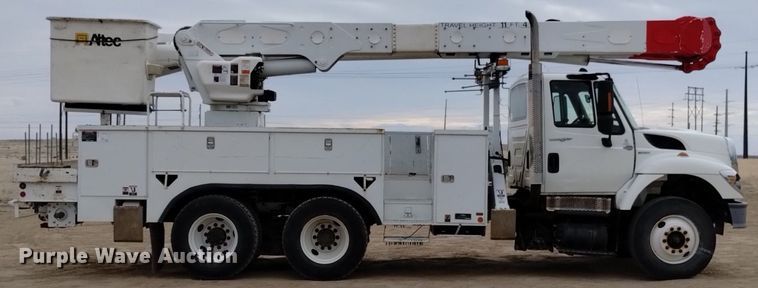 image for item DQ6046 2010 International  WorkStar 7400  bucket truck