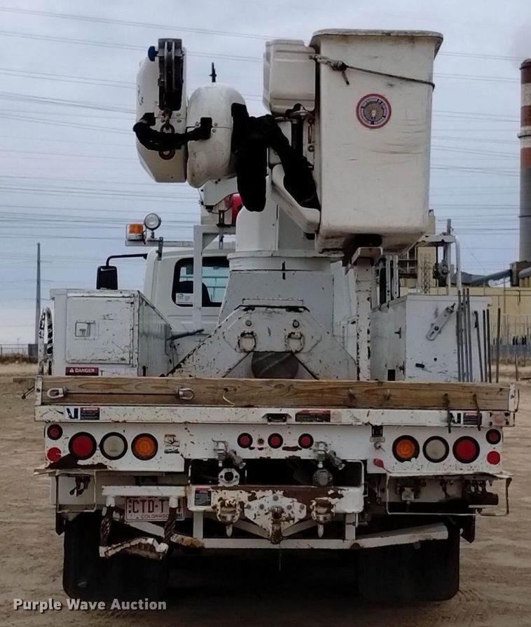 image for item DQ6046 2010 International  WorkStar 7400  bucket truck