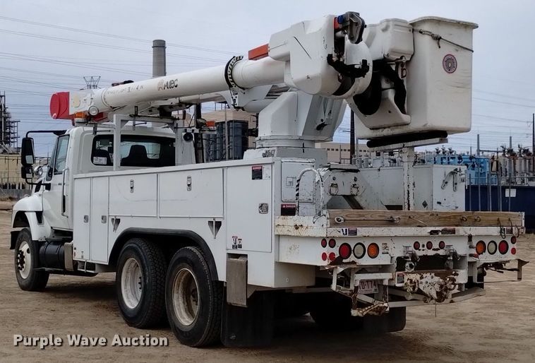 image for item DQ6046 2010 International  WorkStar 7400  bucket truck