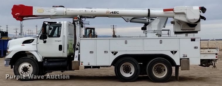 image for item DQ6046 2010 International  WorkStar 7400  bucket truck