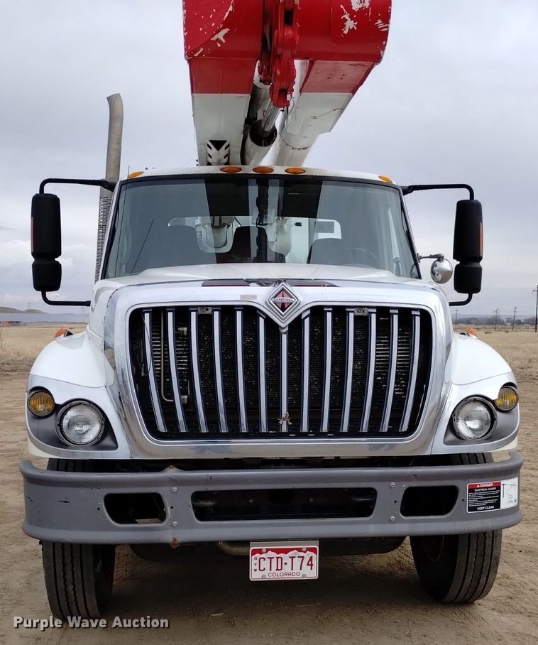 image for item DQ6046 2010 International  WorkStar 7400  bucket truck