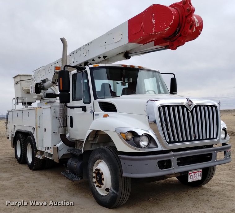 image for item DQ6046 2010 International  WorkStar 7400  bucket truck