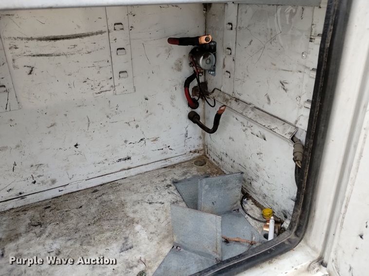 image for item DQ6046 2010 International  WorkStar 7400  bucket truck