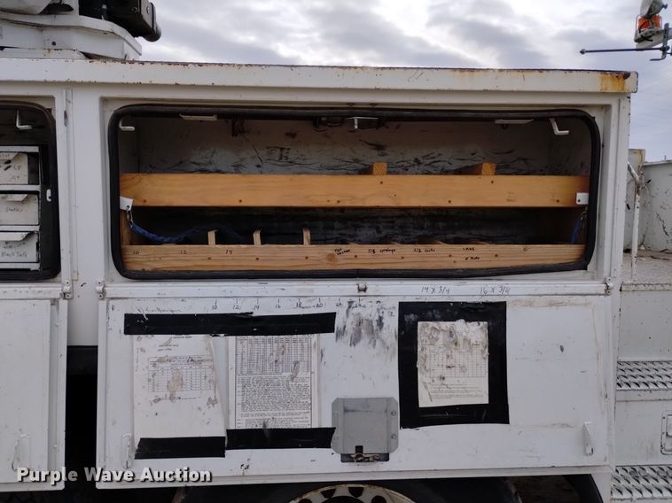 image for item DQ6046 2010 International  WorkStar 7400  bucket truck