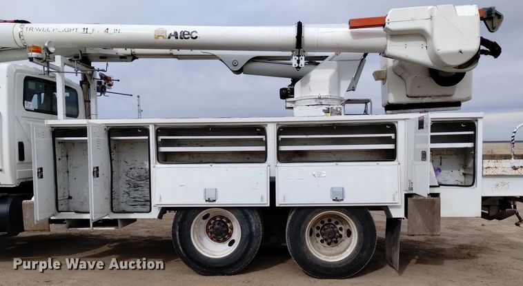 image for item DQ6046 2010 International  WorkStar 7400  bucket truck