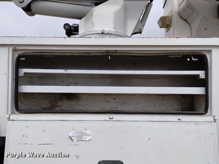 image for item DQ6046 2010 International  WorkStar 7400  bucket truck